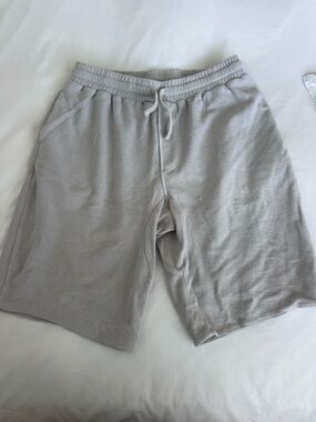Kith Men's Light Gray Athletic Drawstring Shorts 🐺